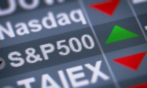   如何安全观察钱包冷钱包的存储过程？ / 

 guanjianci 冷钱包,比特币冷钱包,加密货币安全,数字资产管理 /guanjianci 

什么是冷钱包？
冷钱包是指以离线方式存储加密货币的工具或设备。与热钱包不同，热钱包是在线的、直接连接到互联网的，因此容易受到黑客攻击和网络威胁。冷钱包的最大优势在于安全性。它通常被用来存储那些长时间不进行交易的数字资产。常见的冷钱包形式包括纸钱包、硬件钱包和实体存储设备。通过离线存储，冷钱包能极大地降低被盗风险，确保用户的数字资产安全。

冷钱包的类型有哪些？
常见的冷钱包类型主要有以下几种：br/
1. **纸钱包**：用户可以通过生成私钥和公钥的方式，把这些信息打印在纸上。由于不与任何网络连接，一旦妥善保管，纸钱包能为用户提供最高的安全性。br/
2. **硬件钱包**：这是一种专门用来存储加密货币的物理设备，如Ledger和Trezor等。硬件钱包储存用户的私钥和其他敏感信息，用户在进行交易时需将其连接到电脑或手机。br/
3. **冷存储设备**：一些用户选择高安全性 USB 驱动器或其他存储设备来保存他们的加密货币信息。br/
总的来说，冷钱包是指不提供在线访问权限的任何存储设备，用户在选择时需要考虑便利性和安全性之间的权衡。

如何观察钱包冷钱包的存储过程？
观察钱包冷钱包的存储过程要关注几个关键步骤：br/
1. **生成密钥**：在生成冷钱包之前，首先需要生成加密货币的公钥和私钥。确保使用受信任的软件并保持离线状态，防止外部攻击。br/
2. **创建冷钱包**：根据密钥生成的方式，可以选择纸钱包或硬件钱包。若选择纸钱包，务必使用高安全性的打印机并在无网络环境下操作。若是硬件钱包，务必从官方渠道购买。br/
3. **转移资产**：将你的加密资产转移到冷钱包的公钥中。这一步非常关键，确认交易状态和区块链确认。br/
4. **妥善保存**：最终存储冷钱包时，保持其在安全的环境中，以防丢失或损坏。可以选择保险箱、银行保险柜等地点保存纸钱包或硬件钱包。

观察冷钱包的过程中的安全考虑
在观察冷钱包的存储过程时，安全性始终是核心考虑因素。以下几点尤为重要：br/
1. **物理安全**：冷钱包的存储介质物理安全至关重要。选择防火、防水和防盗的存储方式，例如银行保险箱。br/
2. **备份**：无论是纸钱包还是硬件钱包，都应当做好备份工作。纸钱包可以选择多份打印，硬件钱包可以考虑使用备份恢复功能。br/
3. **更新与维护**：如果使用硬件钱包，定期检查官方更新，以确保最新的安全性。同时，避免连接到不可信的网络或设备。br/
4. **教育自己**：保持对加密货币和冷钱包技术的了解，以便及时应对安全威胁。

测评冷钱包的安全性
在选择冷钱包时，评估其安全性至关重要。通常情况下，用户可以从以下几个维度对冷钱包进行评价：br/
1. **制造商的声誉**：选择知名且可靠的制造商。他们的安全措施及用户评价有助于判断产品的可靠性。br/
2. **安全功能**：查阅产品是否具备多重认证机制、密码保护、安全芯片等技术，保障用户私钥的安全。br/
3. **开源代码和社区反馈**：尤其对于硬件钱包，开源代码能够让更多技术专家参与评测，确保没有后门存在。br/
4. **用户体验**：简单易用的冷钱包可以降低风险，复杂的操作可能会给无经验的用户带来麻烦。

常见问题解答
1. **为什么选择冷钱包而不是热钱包？**br/冷钱包提供更高的安全性，特别适合长时间存储。热钱包利于频繁交易，但存在网络攻击风险。br/
2. **冷钱包如何避免丢失？**br/可以定期备份和存储在多个安全位置，还可使用数字保险箱等安全设施。br/
3. **冷钱包的使用难度大吗？**br/虽然操作难度略高，但通常提供详细说明和用户指南。基本知识学习后能顺利操作。br/
4. **冷钱包是否需要定期维护？**br/不需要频繁维护，但建议定期检查恢复密钥和备份的可用性。br/
5. **如何处理损坏的冷钱包？**br/必要时可以依据备份恢复资产，最好从正规途径进行维修。br/
6. **如果不小心丢失冷钱包，怎么办？**br/若有备份信息和恢复设施，随时可恢复资产。

整体内容字数约3700个字，涵盖了冷钱包的定义、类型、存储过程的观察、安全考虑、评测以及常见问题解答等内容。